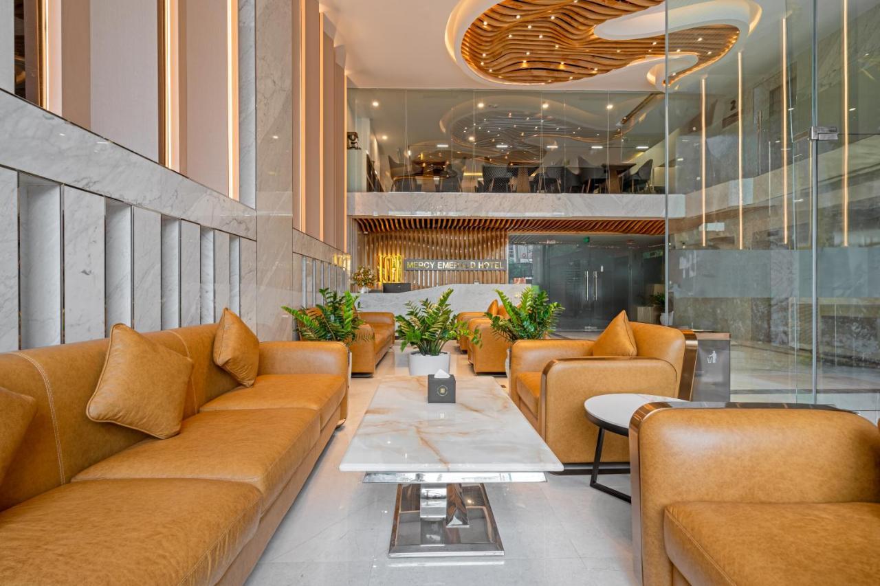 Mercy Emerald Hotel Da Nang Buitenkant foto