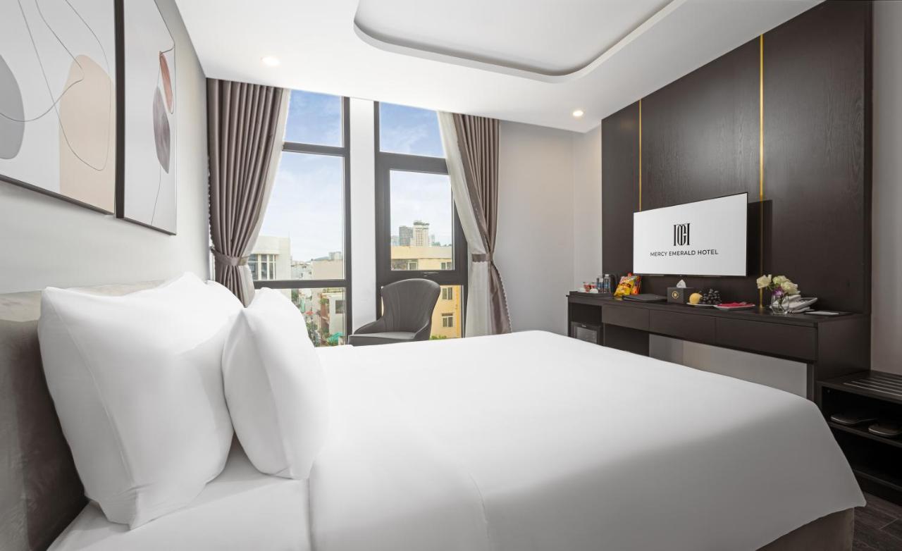 Mercy Emerald Hotel Da Nang Buitenkant foto