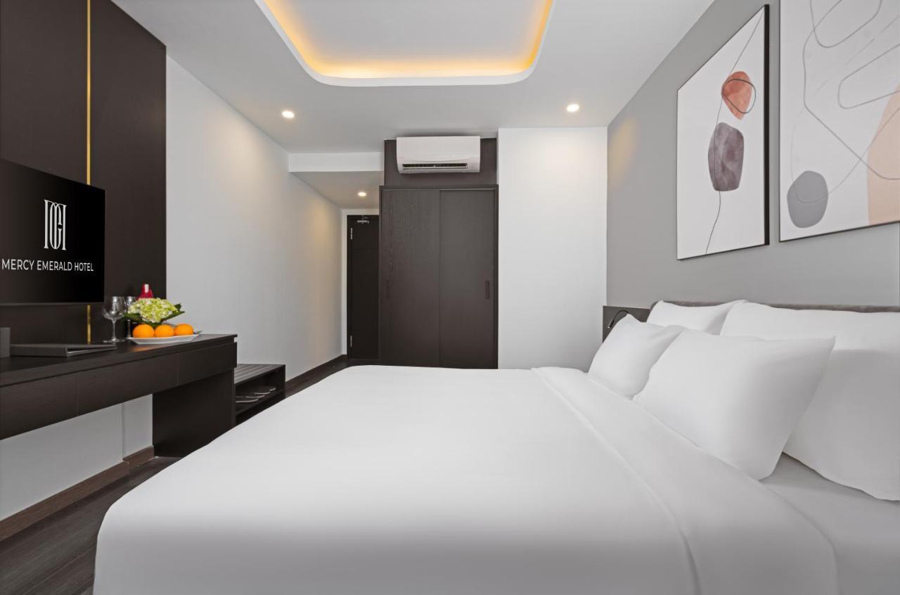 Mercy Emerald Hotel Da Nang Buitenkant foto