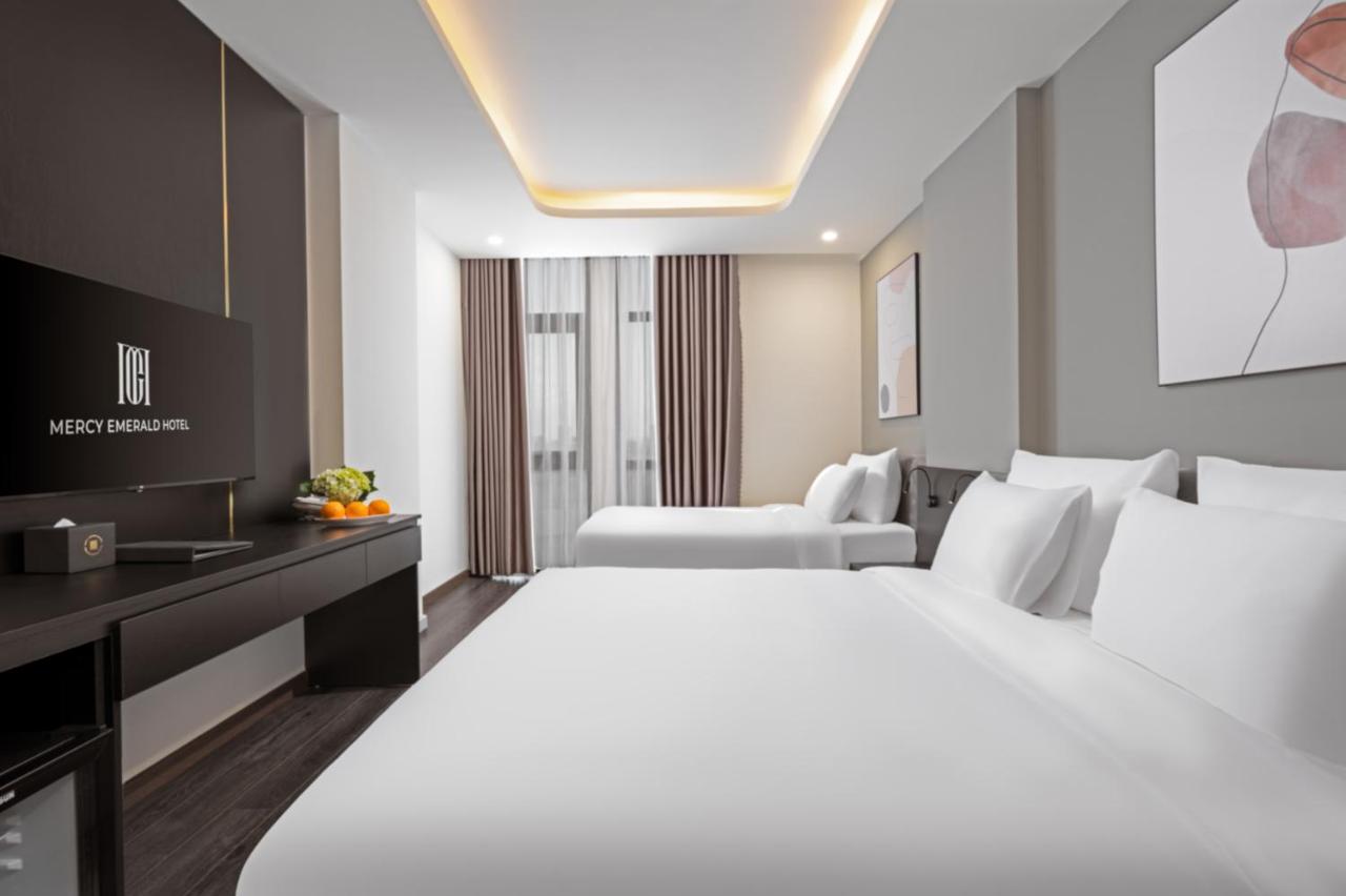 Mercy Emerald Hotel Da Nang Buitenkant foto