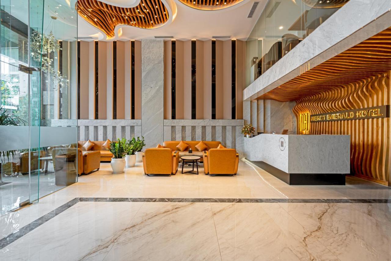 Mercy Emerald Hotel Da Nang Buitenkant foto