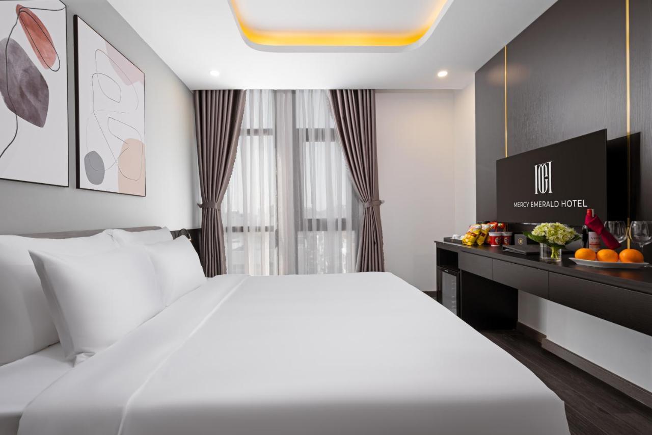 Mercy Emerald Hotel Da Nang Buitenkant foto