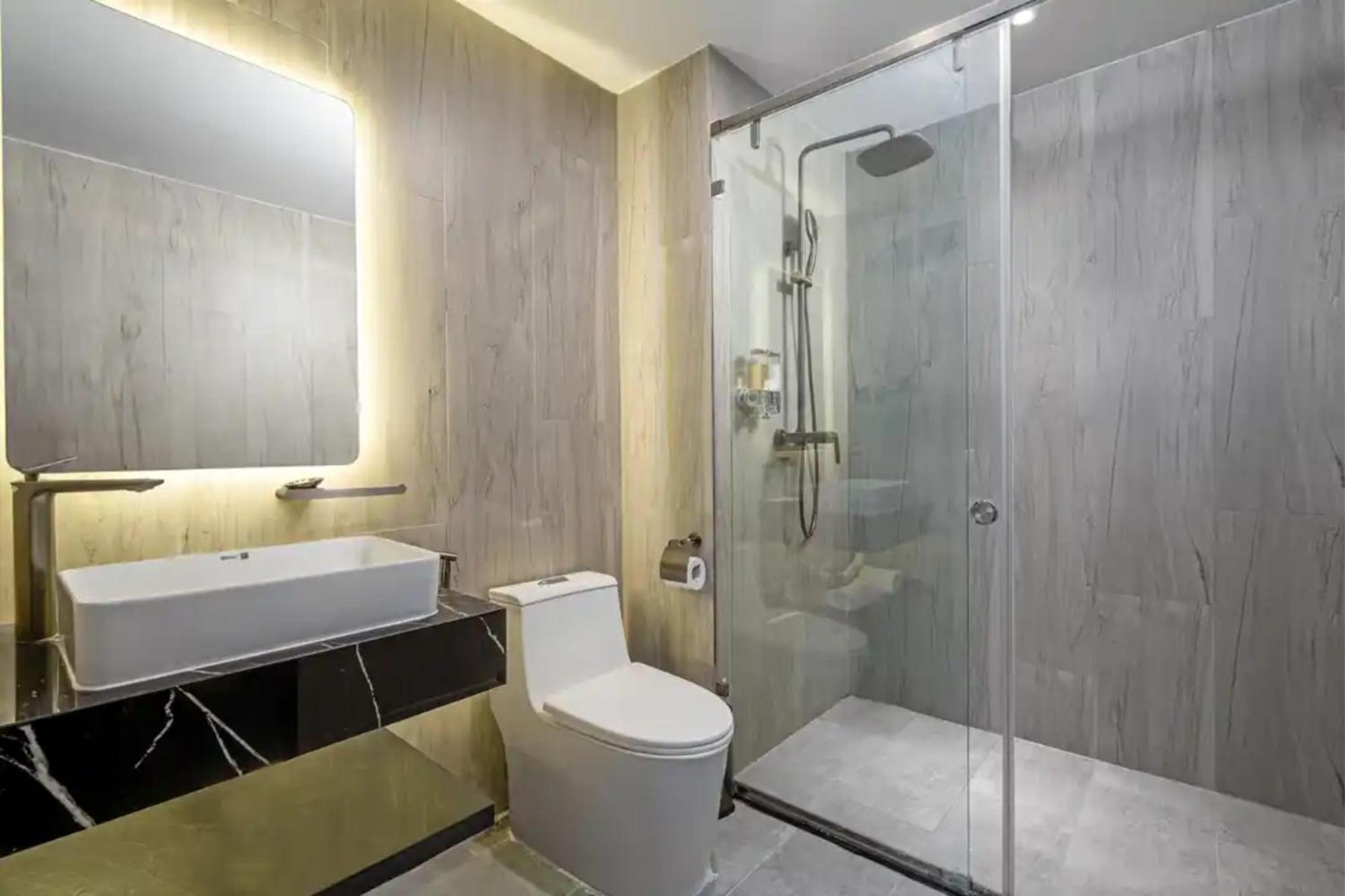 Mercy Emerald Hotel Da Nang Buitenkant foto