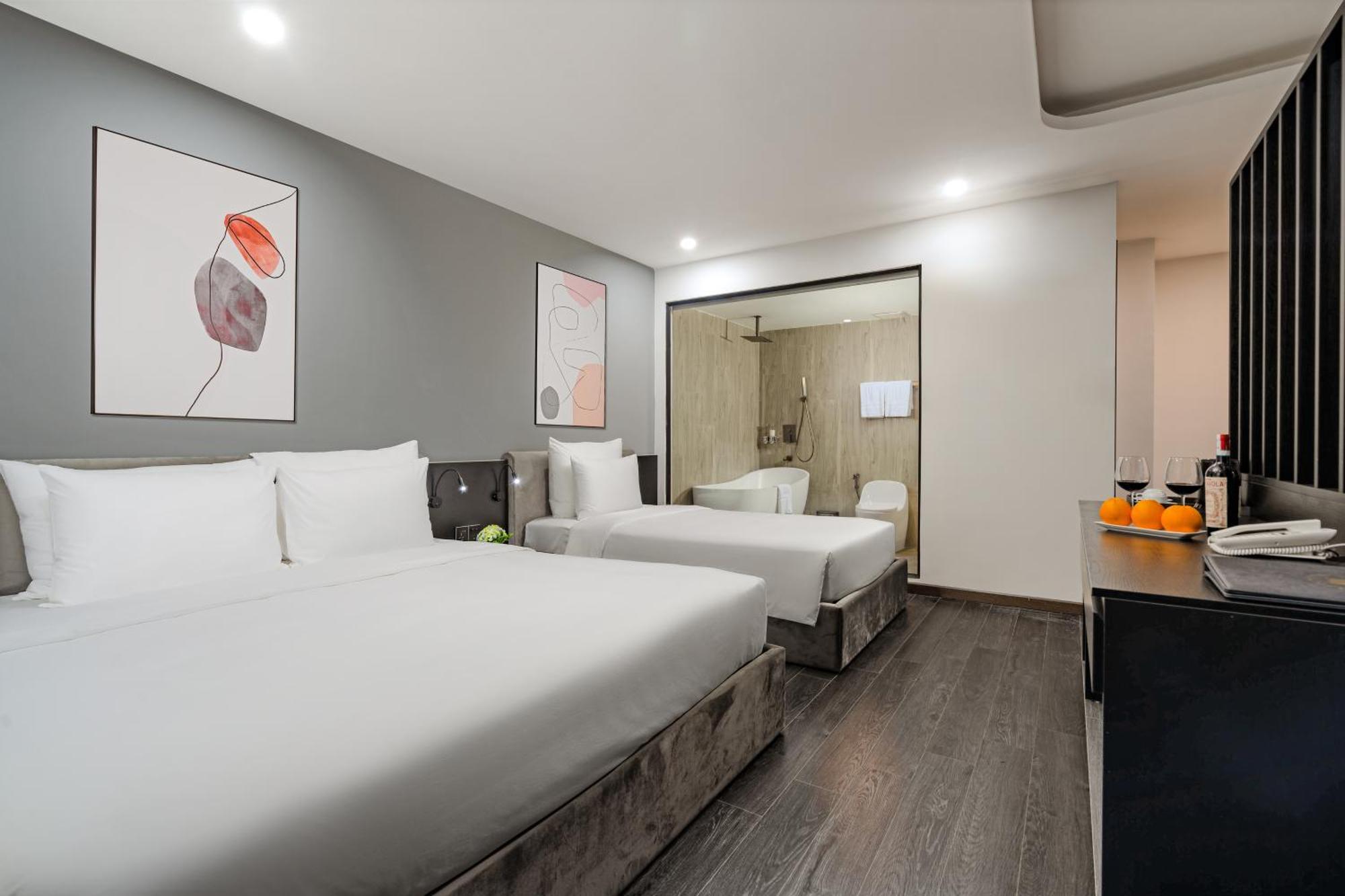 Mercy Emerald Hotel Da Nang Buitenkant foto
