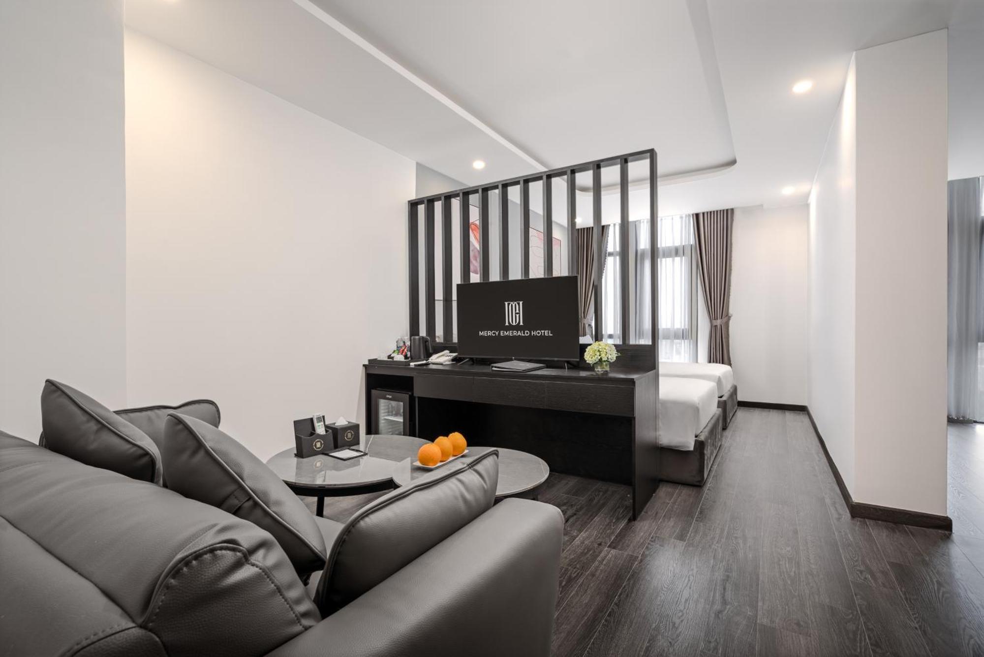 Mercy Emerald Hotel Da Nang Buitenkant foto