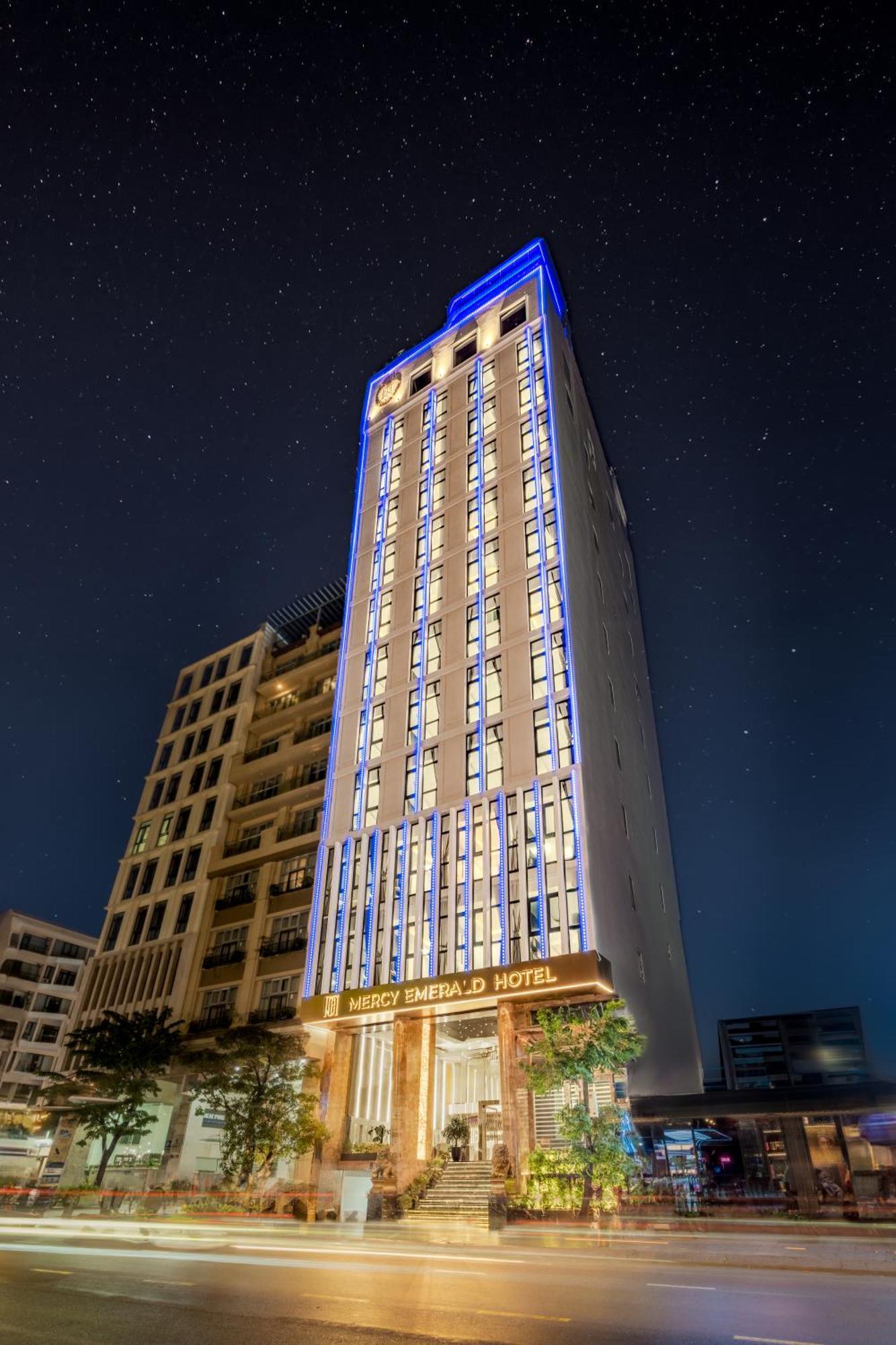 Mercy Emerald Hotel Da Nang Buitenkant foto