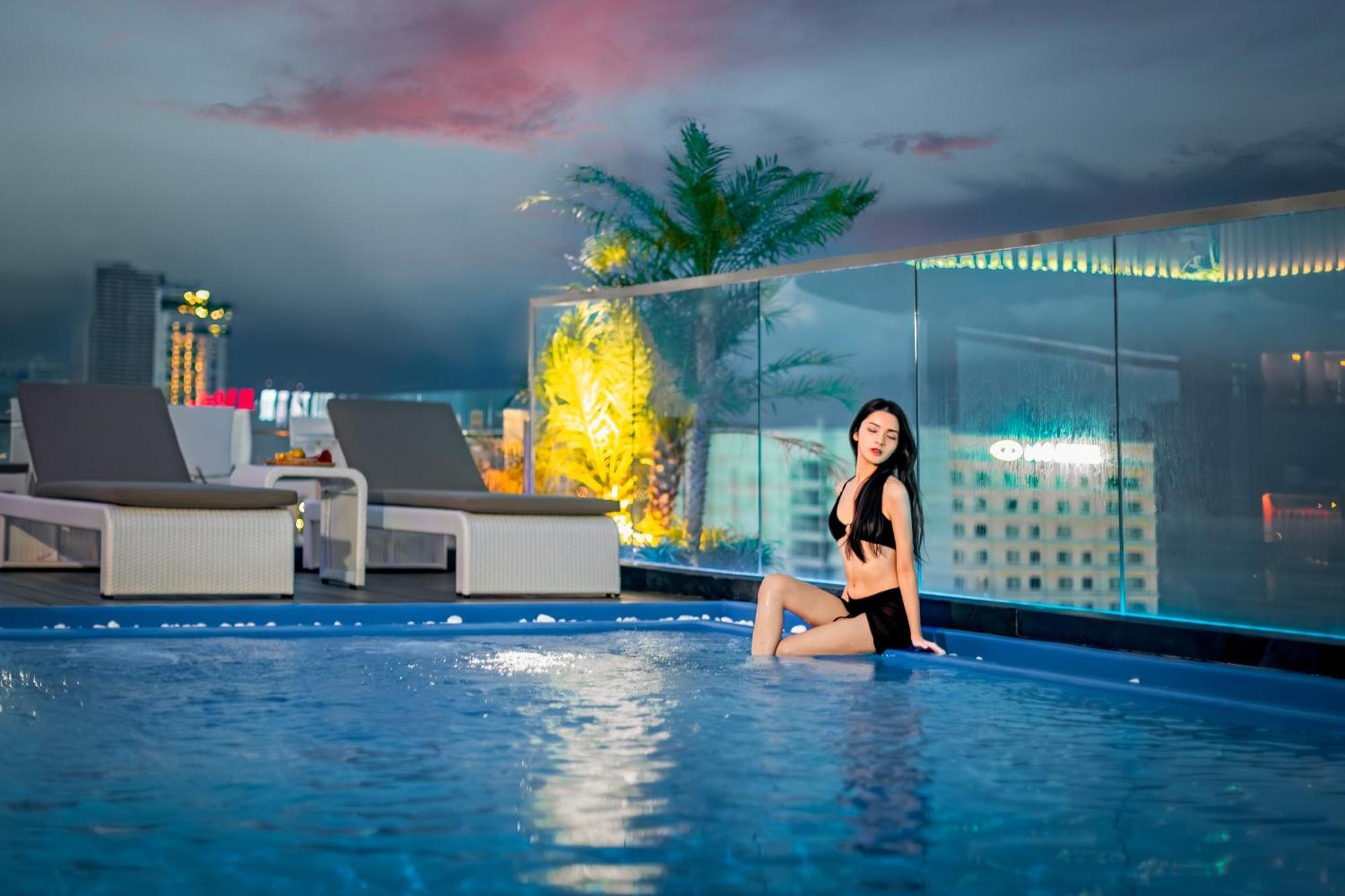 Mercy Emerald Hotel Da Nang Buitenkant foto