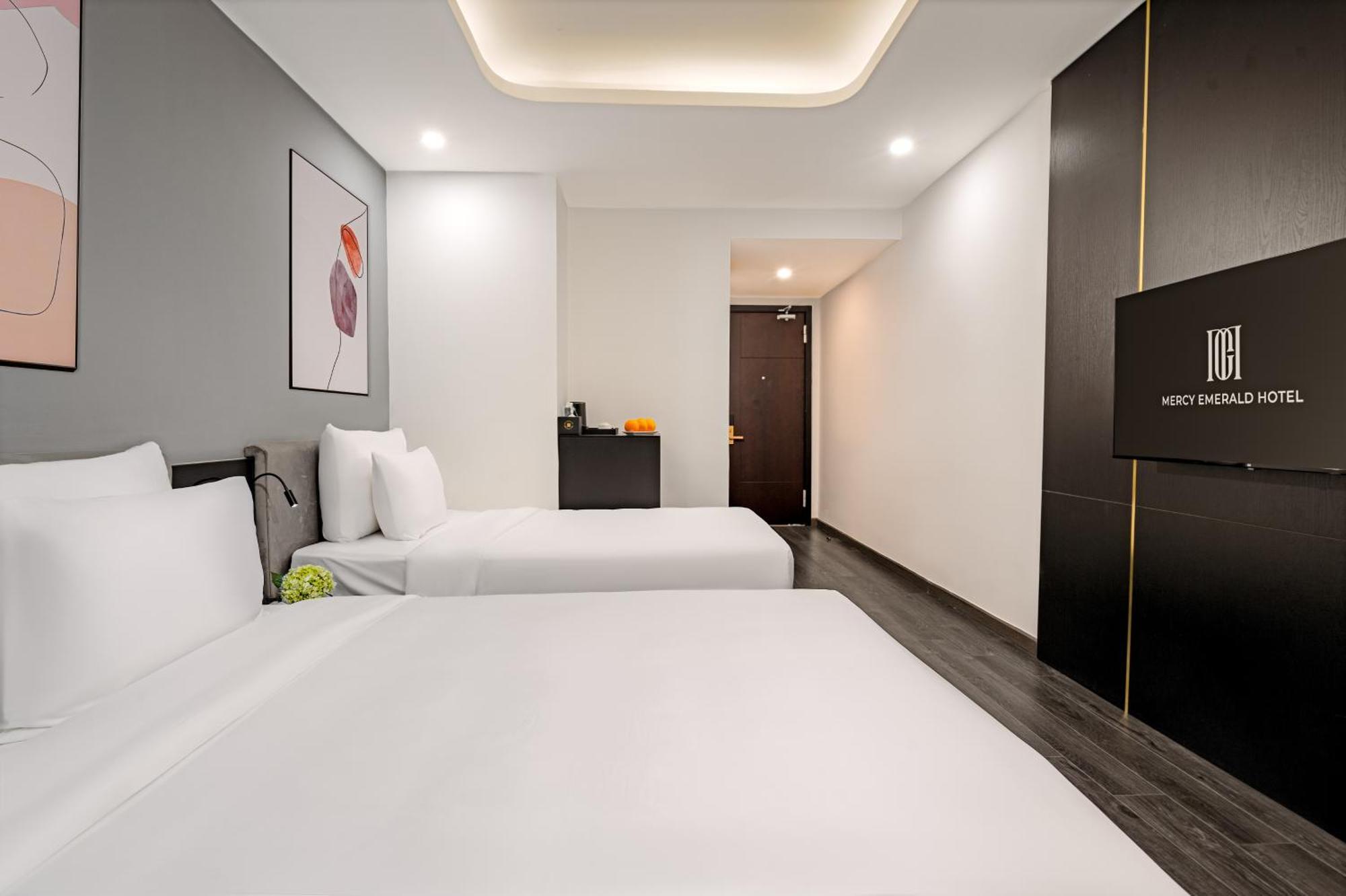 Mercy Emerald Hotel Da Nang Buitenkant foto