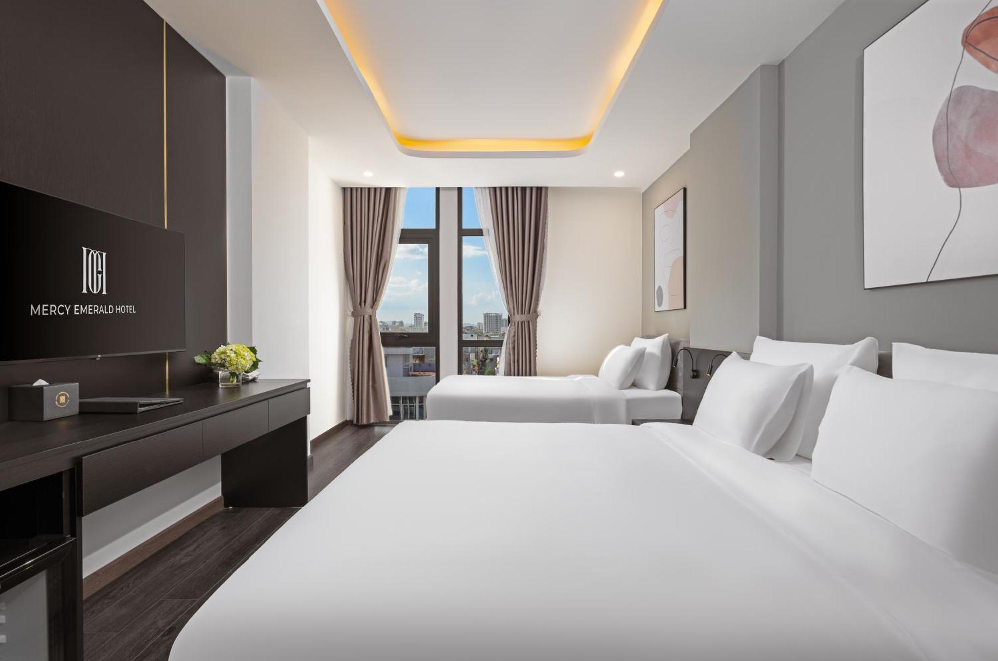 Mercy Emerald Hotel Da Nang Buitenkant foto
